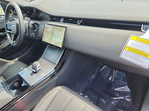 Used 2026 Land Rover Range Rover Evoque S image 27