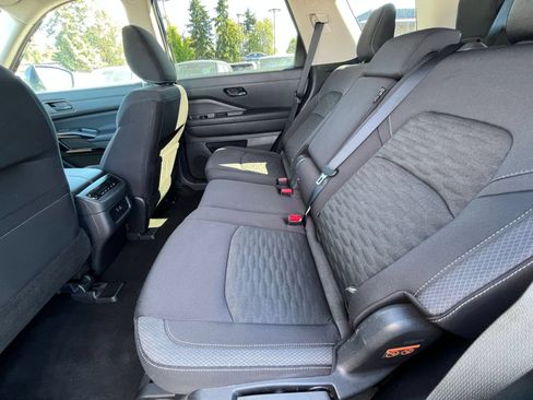 Used 2025 Nissan Pathfinder SV AWD/4WD image 28