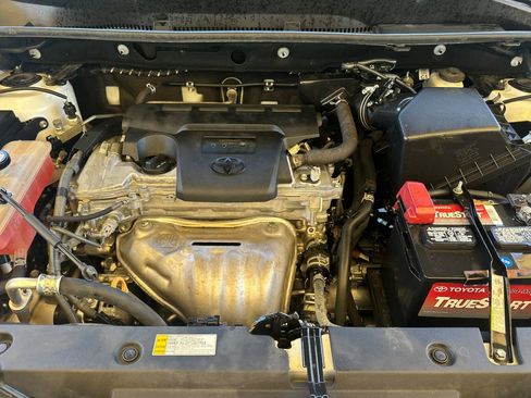 Used 2018 Toyota RAV4 LE w/ All Weather Liner Package FWD image 31