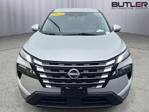 Used 2024 Nissan Rogue SV image 9