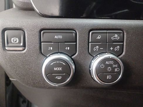 Used 2026 GMC Sierra 1500 SLT AWD/4WD image 19