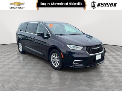 Used 2023 Chrysler Pacifica Touring-L