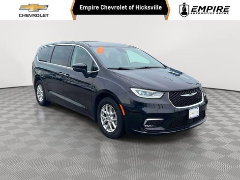Used 2023 Chrysler Pacifica Touring-L FWD image 1