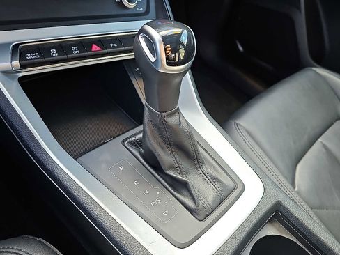 Used 2025 Audi Q3 2.0T Premium image 16