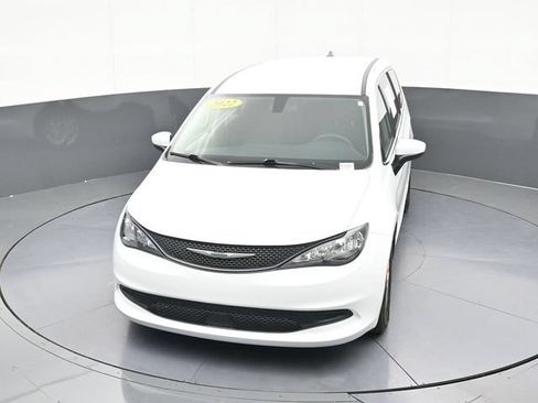 Used 2022 Chrysler Voyager LX FWD image 64