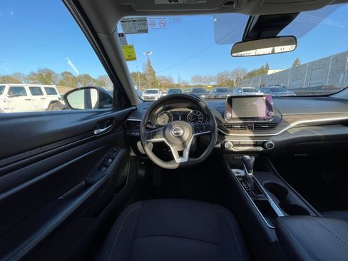 Used 2025 Nissan Altima 2.5 SV image 34