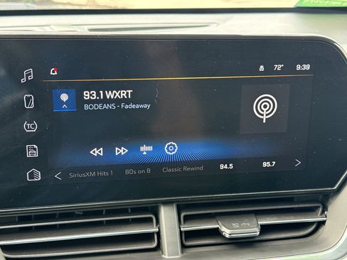 Used 2025 Chevrolet Trax LT FWD image 21