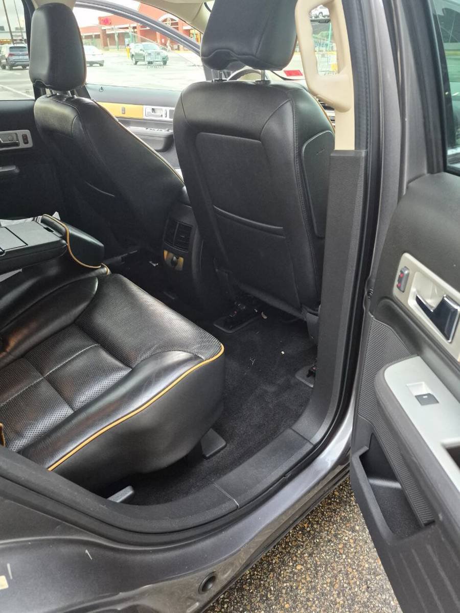 Used 2010 Lincoln MKX AWD image 21