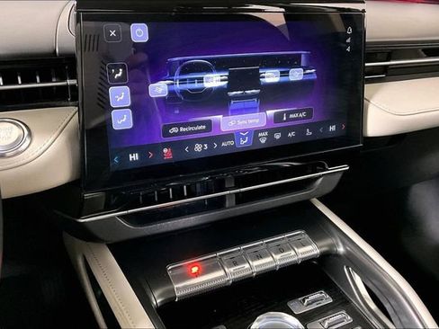 Used 2024 Lincoln Nautilus Reserve image 32