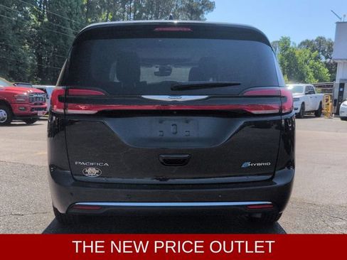 Used 2023 Chrysler Pacifica Limited FWD image 4
