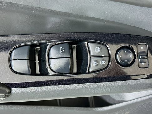 Used 2023 Nissan Altima 2.5 SV FWD image 14