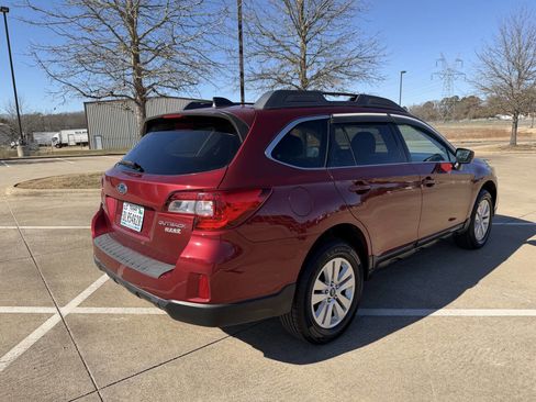 Used 2017 Subaru Outback 2.5i Premium image 5