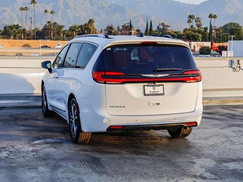 New 2026 Chrysler Pacifica Pinnacle image 7