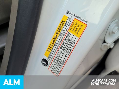 Used 2021 Chevrolet Traverse LT image 17