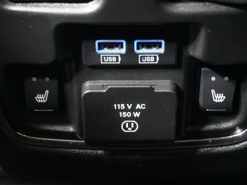 Used 2017 Jeep Grand Cherokee Overland RWD image 13