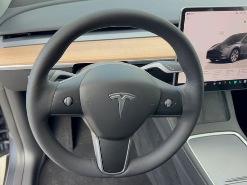 Used 2023 Tesla Model Y Long Range AWD/4WD image 10