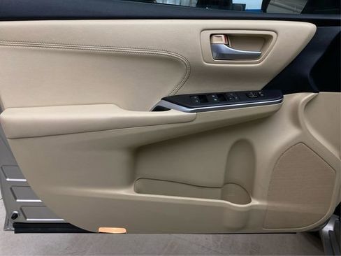 Used 2015 Toyota Camry XSE image 25