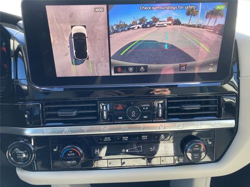 New 2026 Nissan Pathfinder SL image 19