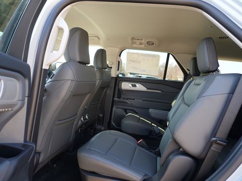New 2026 Ford Explorer Active w/ Active Comfort Package image 18