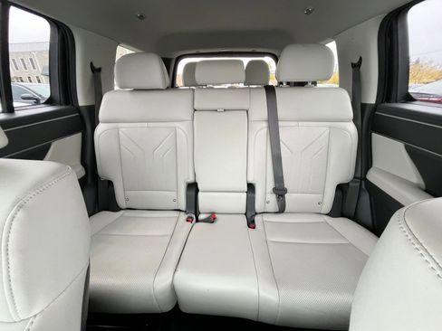 Used 2025 Hyundai Santa Fe SEL AWD/4WD image 77