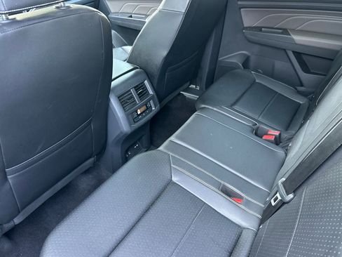 Used 2021 Volkswagen Atlas SE image 12