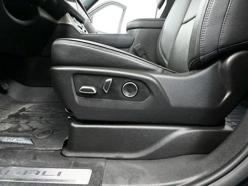 Used 2024 GMC Yukon XL Denali w/ Advanced Technology Package image 25