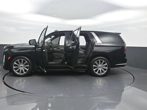 Used 2021 Cadillac Escalade Premium Luxury Platinum RWD image 39