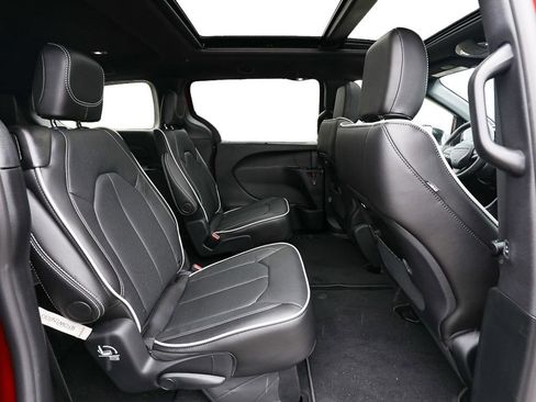 New 2027 Chrysler Pacifica Limited AWD/4WD image 20