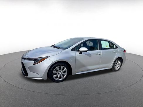 Used 2025 Toyota Corolla LE FWD image 8
