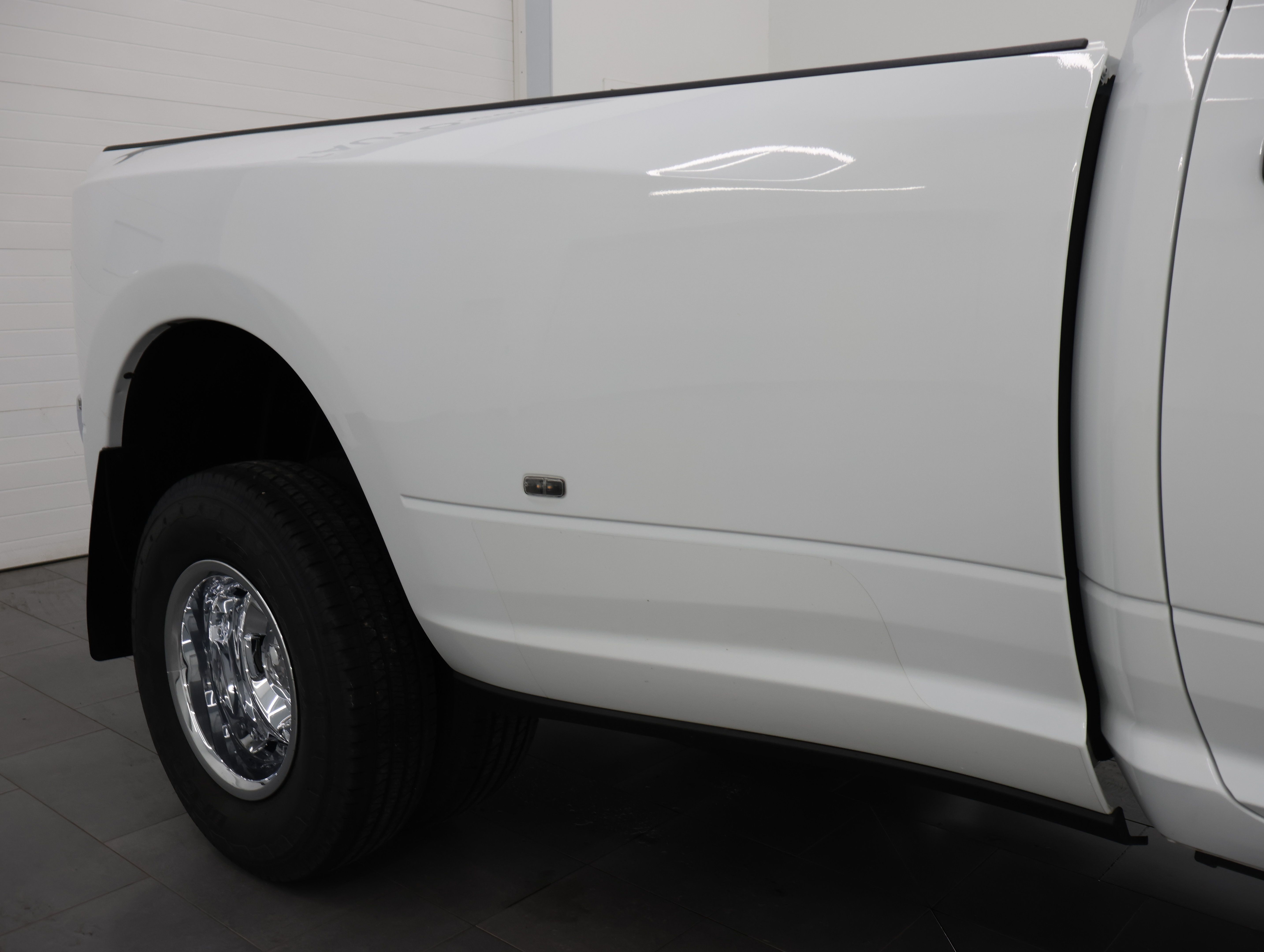 Used 2024 RAM 3500 Tradesman w/ Chrome Appearance Group AWD/4WD image 27