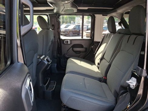 Used 2024 Jeep Wrangler Unlimited AWD/4WD image 10
