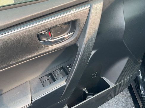 Used 2018 Toyota Corolla XLE FWD image 15