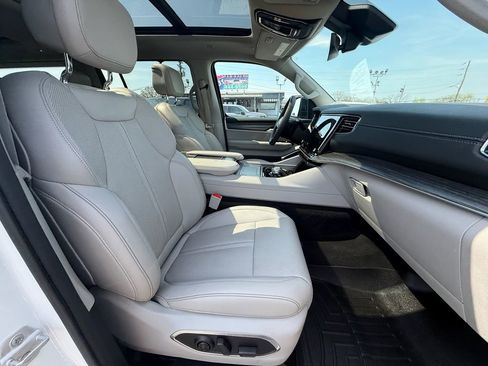 Used 2023 Jeep Wagoneer Series II w/ Premium Group I image 23