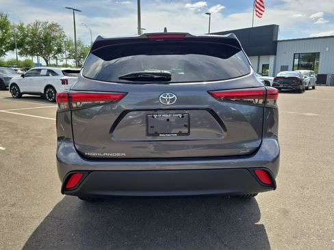 Used 2023 Toyota Highlander XLE image 7