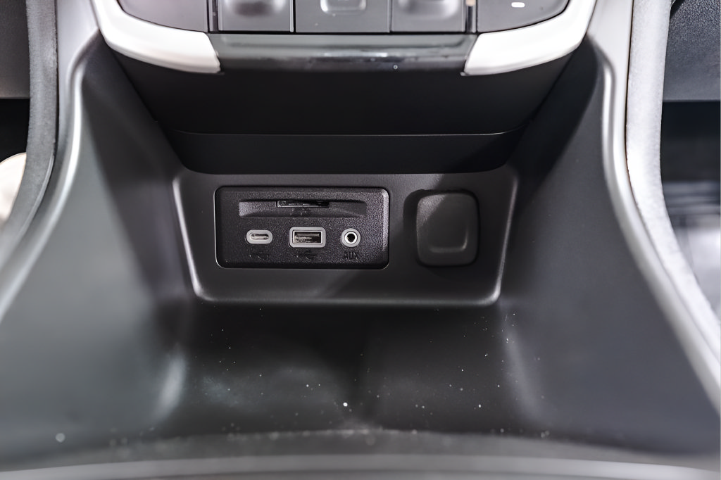 Used 2023 GMC Terrain SLT AWD/4WD image 18