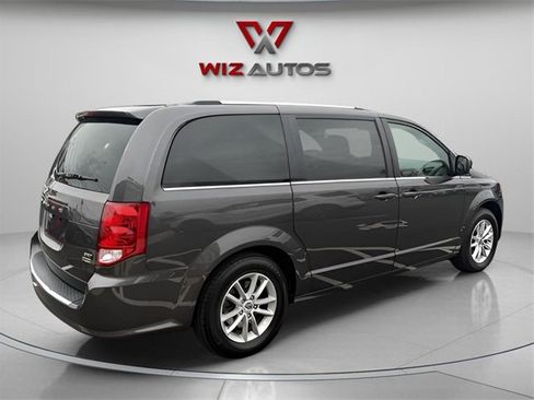 Used 2019 Dodge Grand Caravan SXT image 5