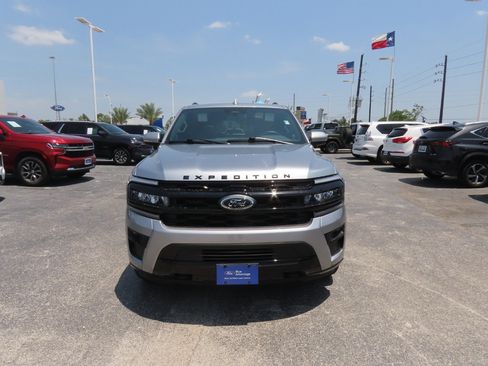 Certified 2024 Ford Expedition Limited AWD/4WD image 4