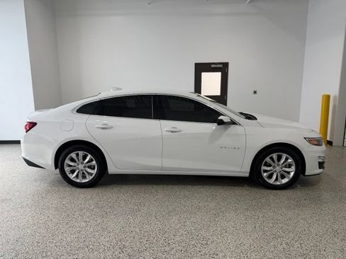 Used 2022 Chevrolet Malibu LT FWD image 30