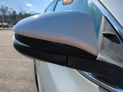 Used 2019 Toyota Highlander XLE image 12