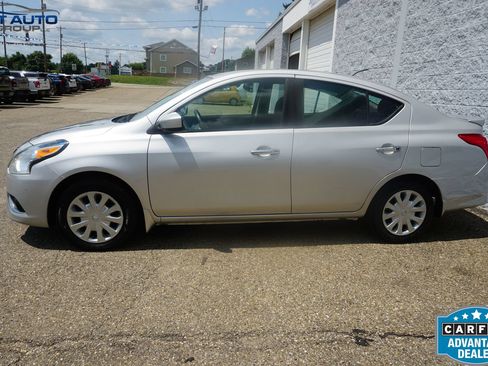 Used 2016 Nissan Versa SV w/ Fog Lights Package FWD image 4