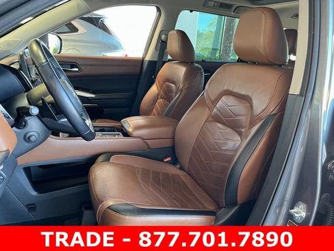Used 2022 Nissan Pathfinder Platinum w/ Cargo Package image 11