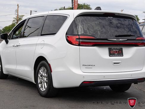 Used 2025 Chrysler Pacifica Select FWD image 16