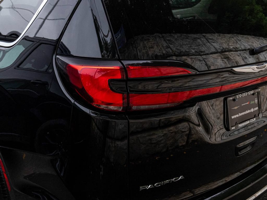 Used 2025 Chrysler Pacifica Select FWD image 36