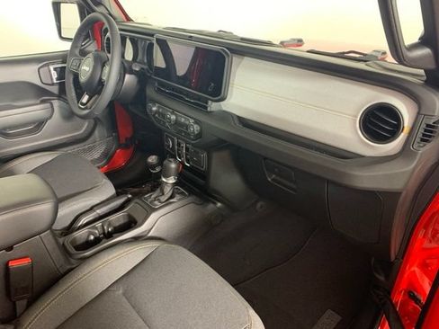 Used 2025 Jeep Wrangler Unlimited Sport AWD/4WD image 5