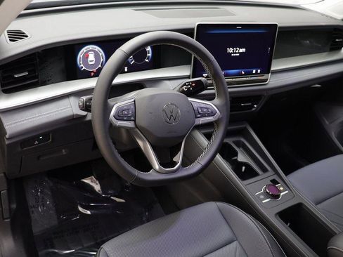 New 2025 Volkswagen Tiguan SE image 7