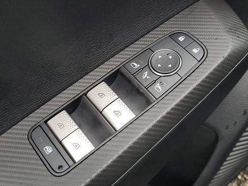 New 2025 Mitsubishi Outlander SE image 17