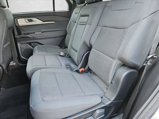 Used 2025 Ford Explorer Active RWD image 19