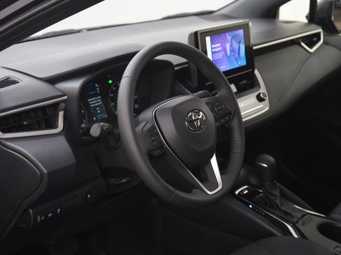 Used 2024 Toyota Corolla SE w/ SE Package image 21