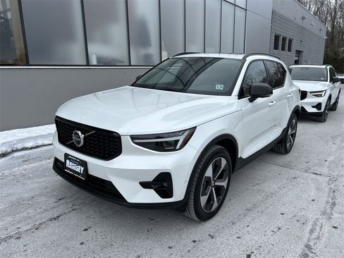 New 2026 Volvo XC40 B5 Plus w/ Protection Package Premier image 4