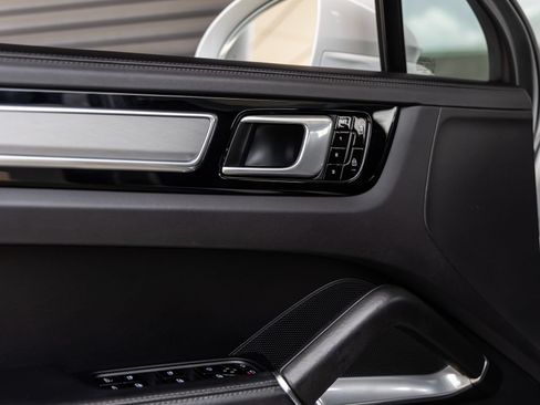 Certified 2020 Porsche Cayenne Turbo AWD/4WD image 23